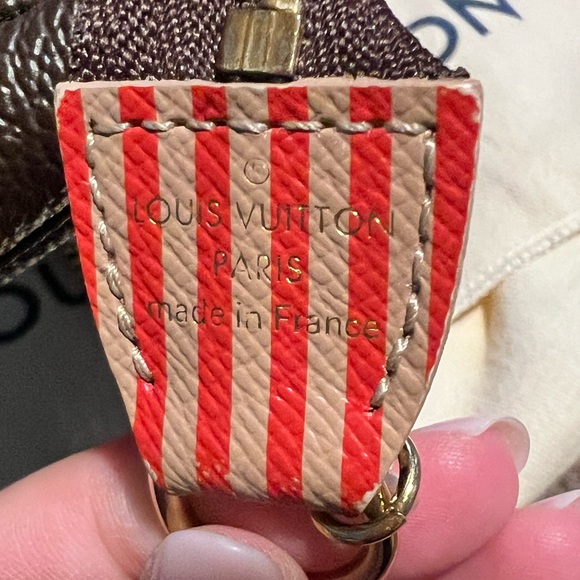 Pre-loved Louis Vuitton Limited Edition Trunks Edition Monogram Mini Pochette - Picture 6 of 10